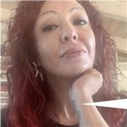 Laureata in Filosofia Teoretica propone lezioni di storia e filosofia, revisione di tesi/elaborati sia online, sia in presenza.